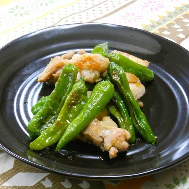 超簡単！夏のシンプルおつまみ、焼き鳥とししとうのしょうが風味。