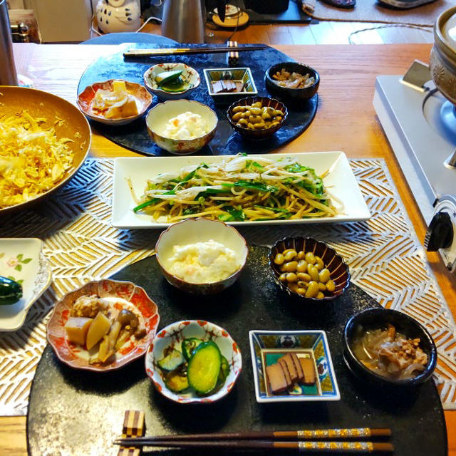 ダンナごはん！きのこ湯豆腐、無限きゃべつ、ニラもやし炒めと作り置き小鉢6品、プランターのきゅうり