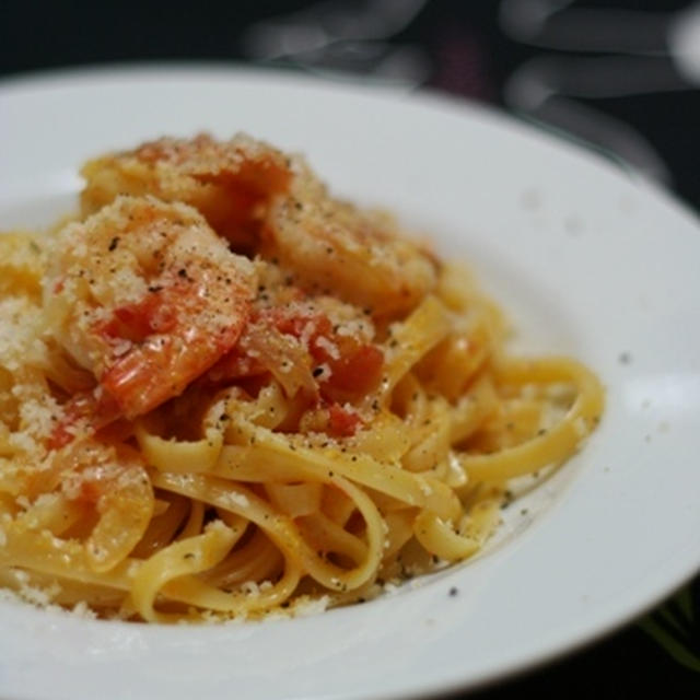 エビ入りトマトクリームのパスタ。