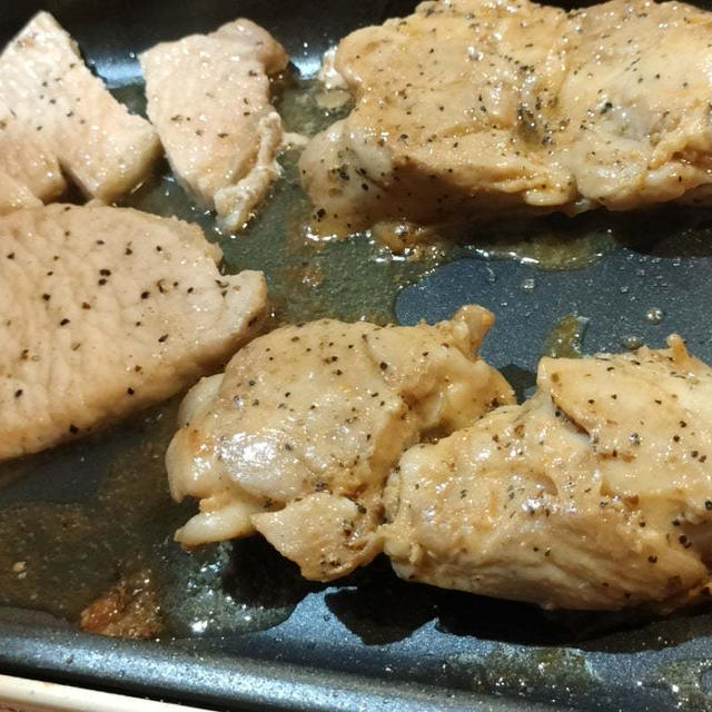 今夜は焼肉！肉だけをホットプレートで子供に焼かせ親が食べる(；´∀｀)