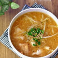 鶏肉ともやしのピリ辛スタミナ味噌スープ