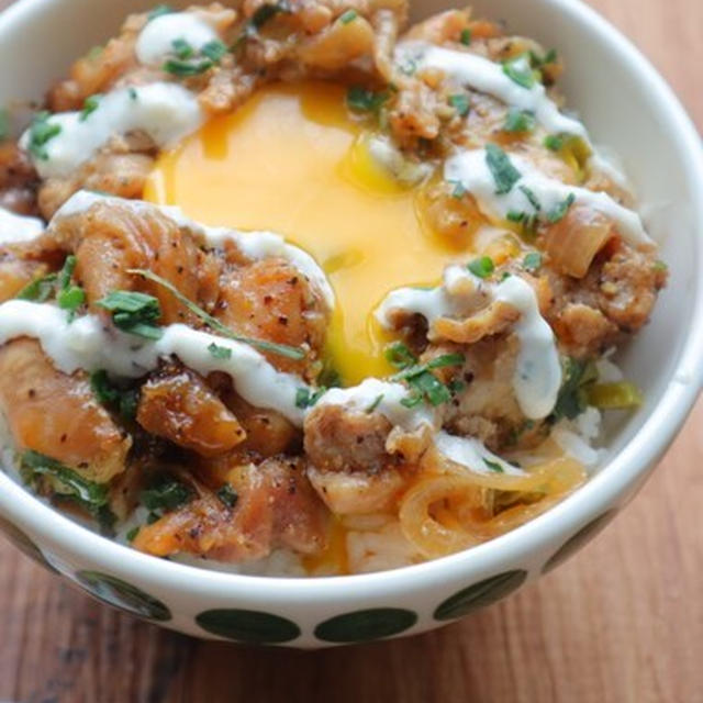 レンジで簡単！てりたまタルタルチキン丼
