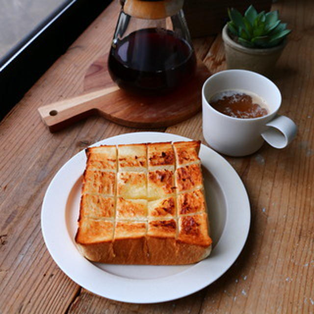 乃が美の食パンで厚切りトースト