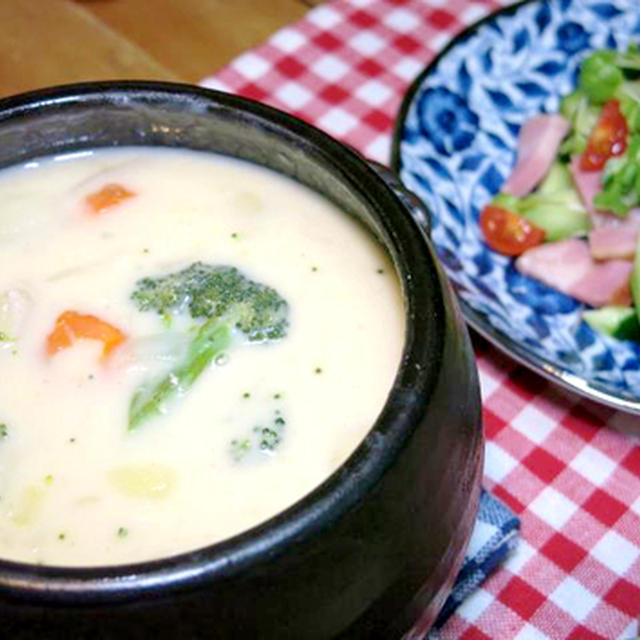 今日の晩ご飯/寒い日は、ほっこり土鍋で「チキンクリームシチュー」