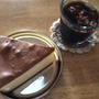コーヒー休憩諦めてチーズケーキをお持ち帰り。