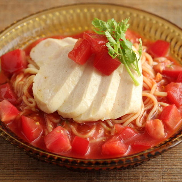 糖質ゼロ麺で簡単3分！サラダチキンとトマトの涼麺