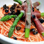 Pasta with Fresh Tomato Sauce and Prosciutto Wrapped Asparagusフレッシュトマトソースのパスタ、生ハム巻きアスパラガスのせ