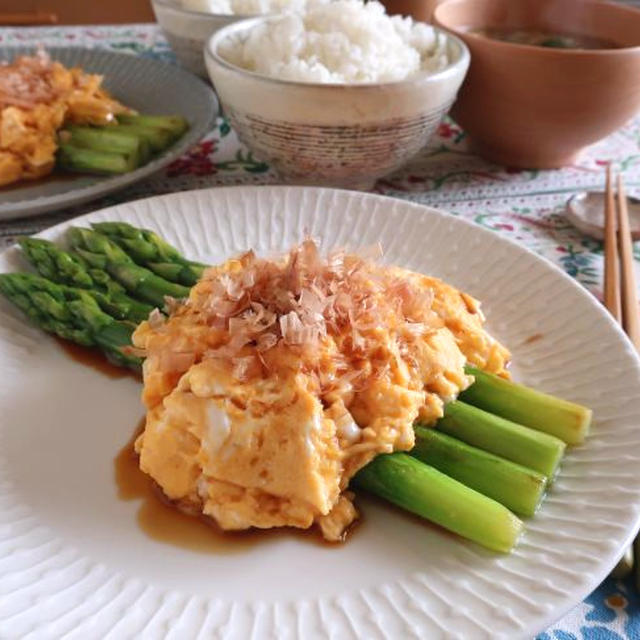 週末のブランチ☆出汁醤油で食べるアスパラエッグ
