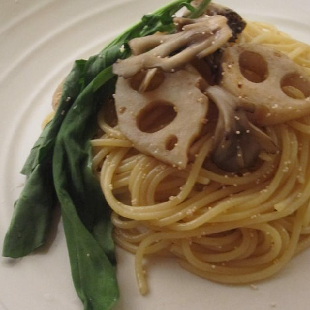 さっと炒めて！蓮根と舞茸の和風タラコパスタ