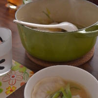 ☆あったまるぅ～♪生姜と炒めねぎどっさりのスープ餃子☆