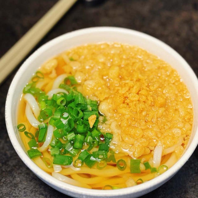 やっぱりおいしい！朝食にも〆にも◎ レンジで完成！我が家の「たぬきうどん」