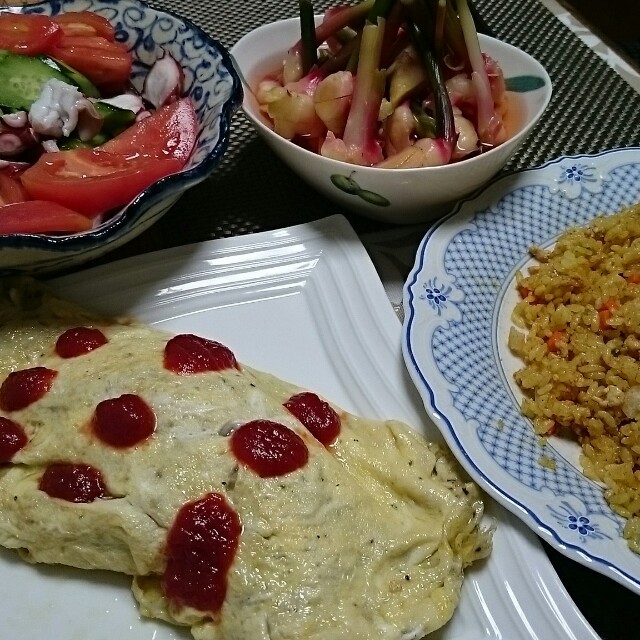夕食は。。オムレツ 