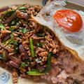 ガパオライスのレシピ。バジル代用の人気野菜！キムチの調味料で作れます。いしるok