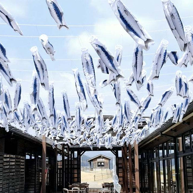 氷見道の駅 番屋街 氷見イワシのぼり300匹がテラスを泳ぐ