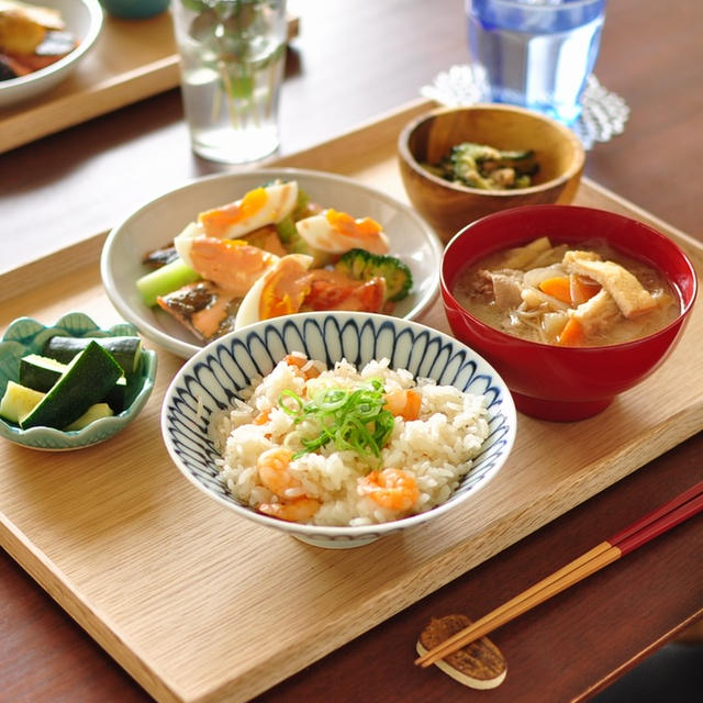 材料はむきえびだけ！【海老の中華風炊き込みごはん】と晩ごはん