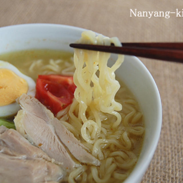 インドネシアの即席中華麺の販売