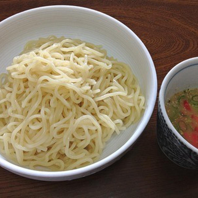 朝の麺は「ごまだれつけめん」