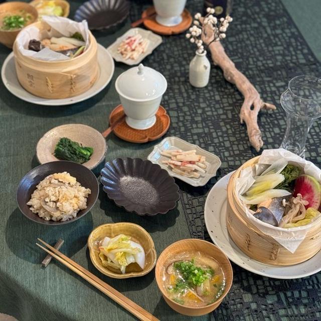 【だんなさまごはん】鮭のせいろ蒸し、炊き込みご飯、茶碗蒸しとかの夜ごはん