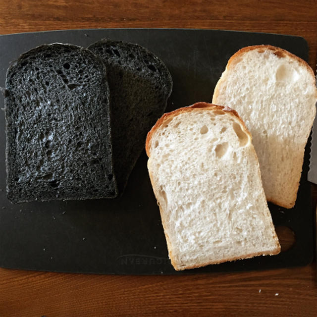 黒パン白パンの朝ごはん
