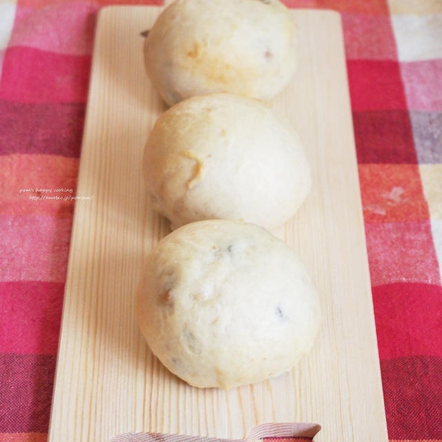 たっぷりお豆の白パン