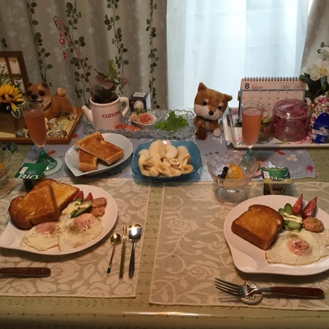 ゴールドのチーズ味と目玉焼きで朝食