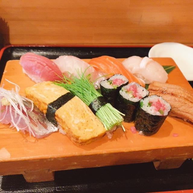 昼から鮨で一献、久々の「だるま寿司」さん