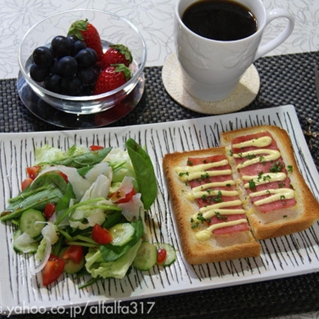 ベーコンマヨトーストの朝食と300円ゴム手袋