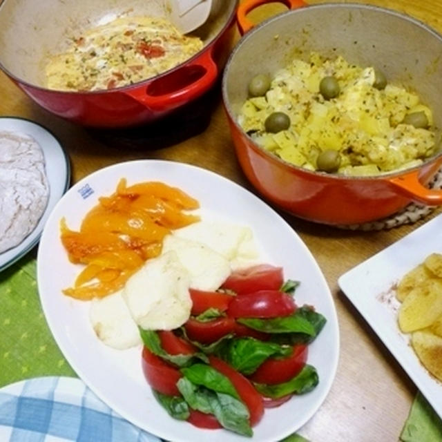 タジン鍋がなくても大丈夫！煮込んで簡単、塩レモンが決め手「モロッコ風チキンとオリーブのタジン」、モロッコ風オムレツの「トマトと玉ねぎのタジン」、焼きハルミチーズ