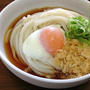 朝の麺は「温玉冷やぶっかけうどん」