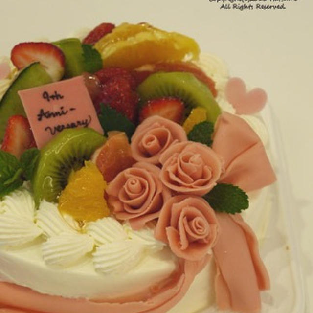 バラとフルーツいっぱいのケーキ