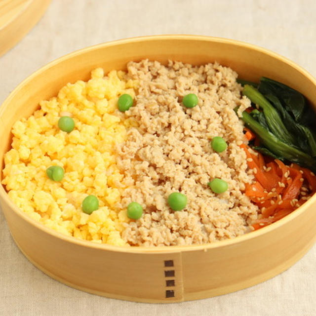 最近のお弁当（作り置き冷凍が断然らくなシチューやハヤシ、鶏そぼろなど）
