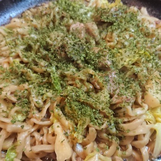 野郎飯流・目黒二郎の麺と豚を使ったにんにく醤油焼きそば