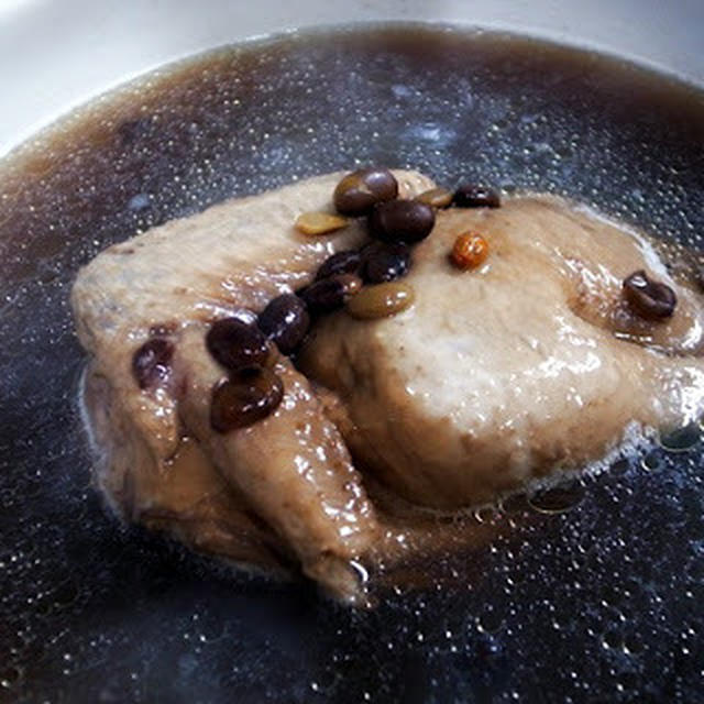 黑豆燉雞湯│黒豆と鶏肉のスープ