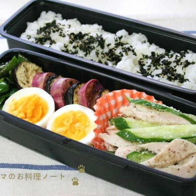 鶏とキュウリのサラダがメインのお弁当