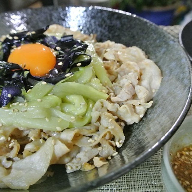 ナスのユッケ風丼ぶり