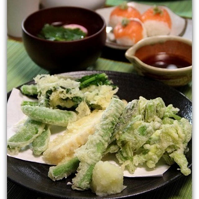 春野菜の天ぷら　と　サーモンの手まり寿司