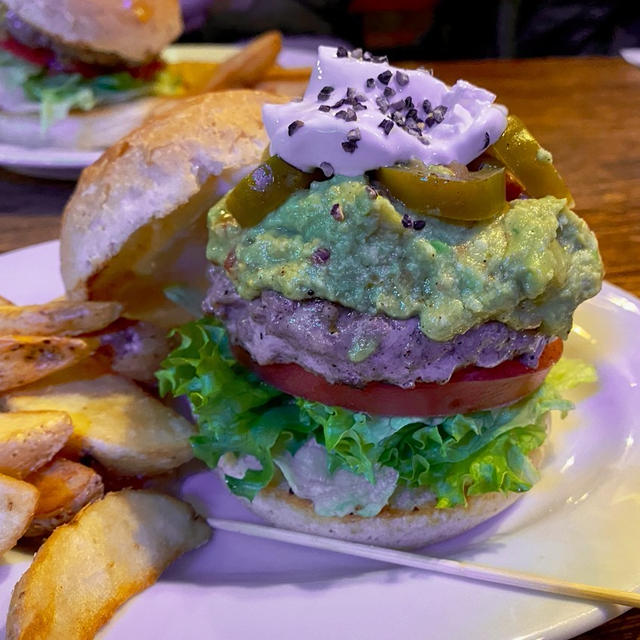 雰囲気の良い千葉のグルメバーガーの名店　パントリー コヨーテ