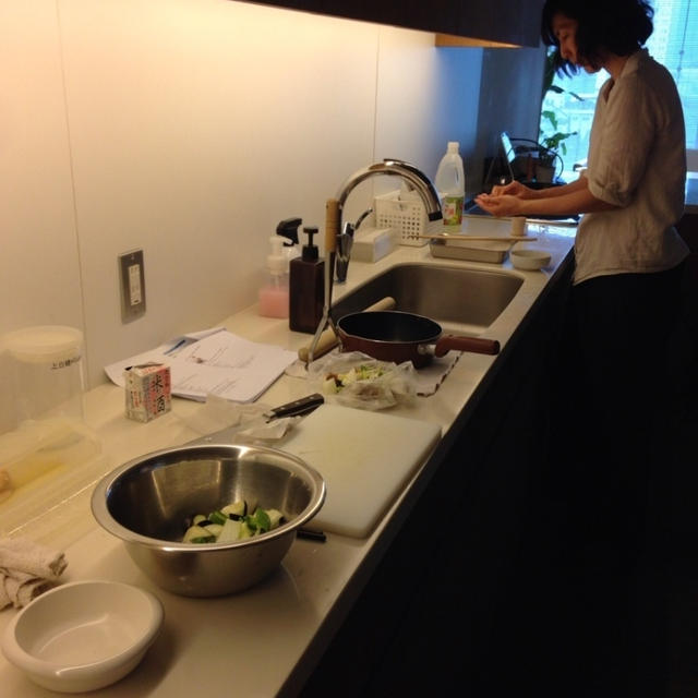 これから晩ごはんつくり〜