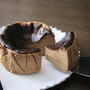 とろけるチョコバスク風チーズケーキ【材料5つ！混ぜて焼くだけ簡単！】