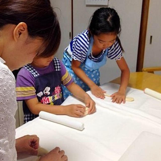 ふかふかロールパンを作って、笑顔いっぱいの親子レッスン