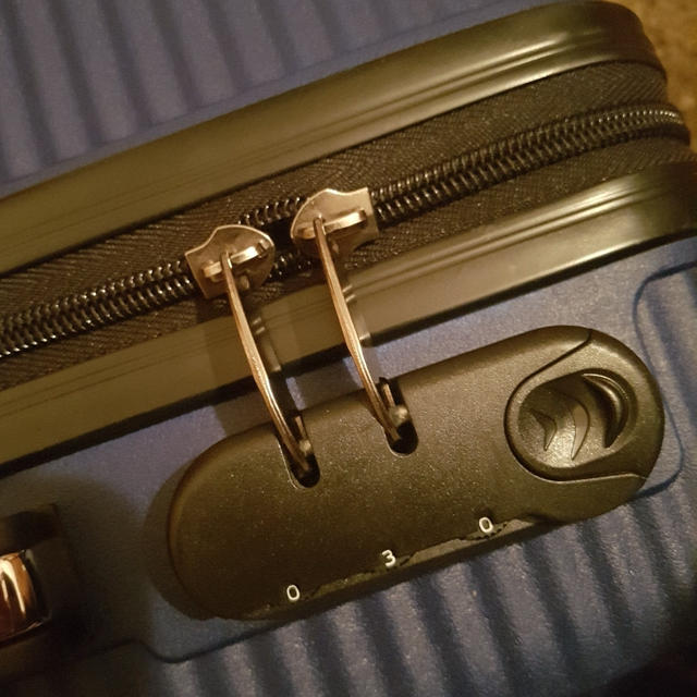 スーツケースが開かない問題。