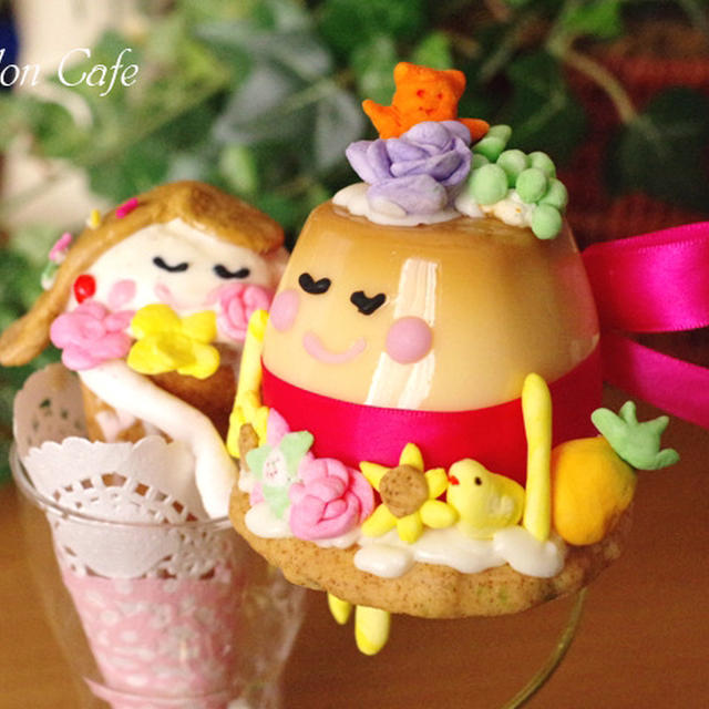 絵本『プリンちゃんとおかあさん』から、「プリンちゃん」とおかあさんの「バニラさん」