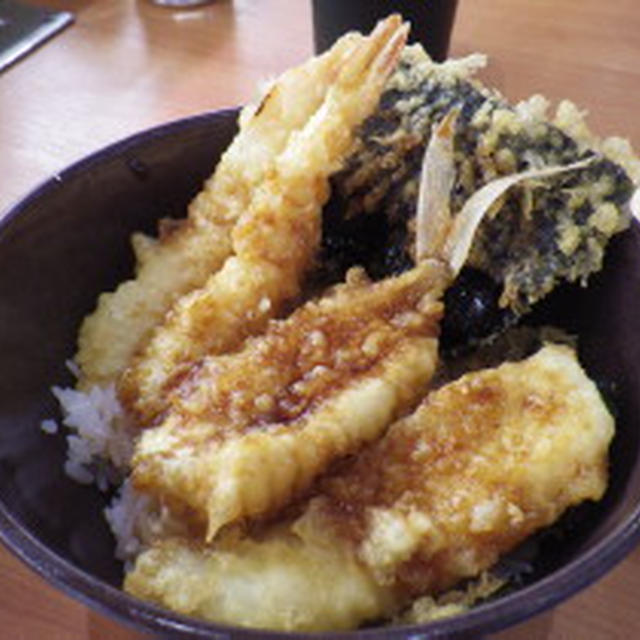 くら寿司の天丼　一度食べてみたかったんで、つい(笑)
