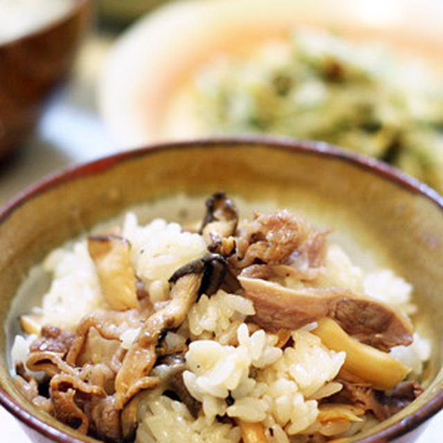 【ガーリックペッパー】で、牛ときのこの混ぜご飯