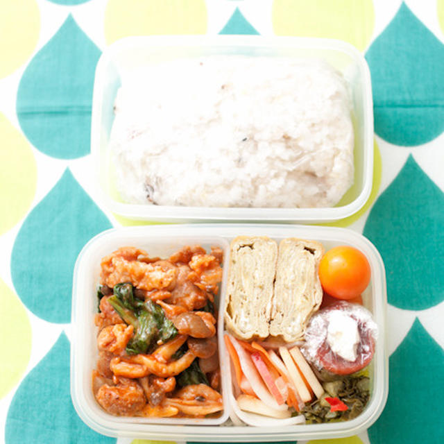 お弁当（真夜中制作）『豚肉と小松菜のピリ辛ケチャップ炒め』