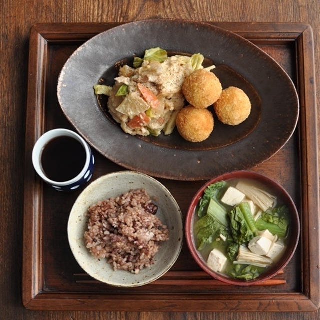 一汁二菜ごはん◆大豆の茹で汁を使った塩麹スープ、大豆のクロケット、大根・厚揚げ・キャベツ・豚肉の酒粕炒め