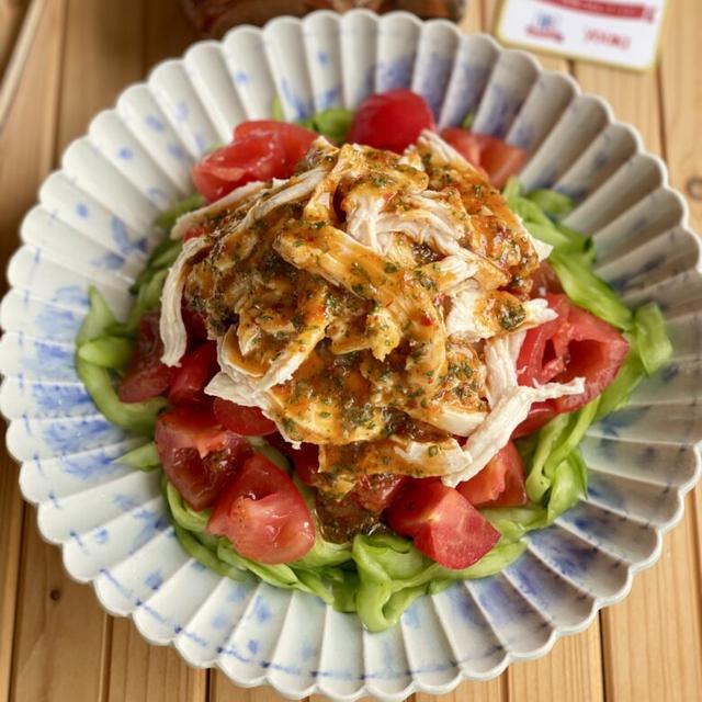 トムヤムクン風バンバンジー♪ 鶏むね肉とトマトのサラダのレシピ