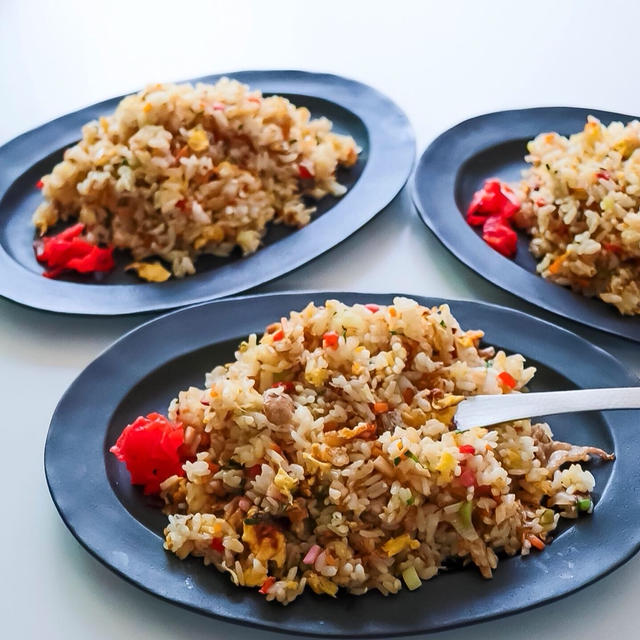 鉄のフライパンでお店の味！パラパラチャーハンの作り方