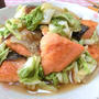 オイスターソースと塩で美味しい♪　鮭と白菜の中華炒め煮