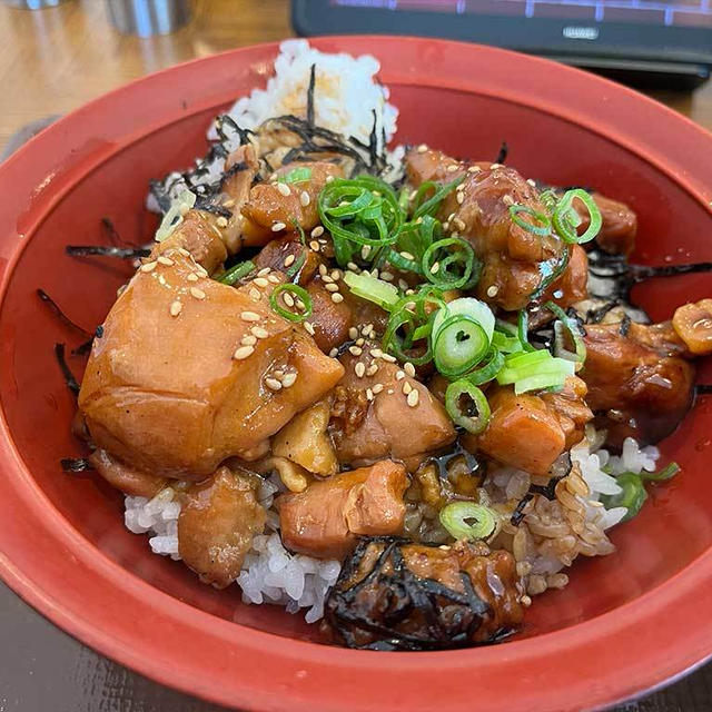 すき家の「炭火やきとり丼」 は、まぁ1回食べたらもういいかな的なそんな感じ。